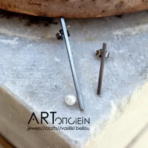 Silver Earrings with a pearl Artonomous